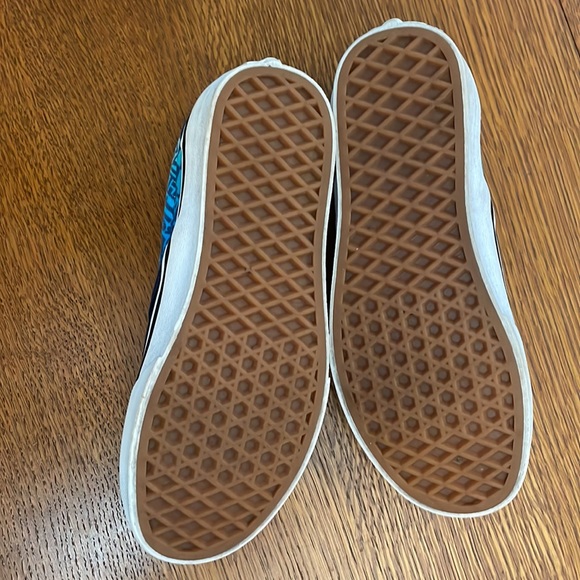 Kids Vans Slip-ons size 4. Only worn once - Picture 3 of 4